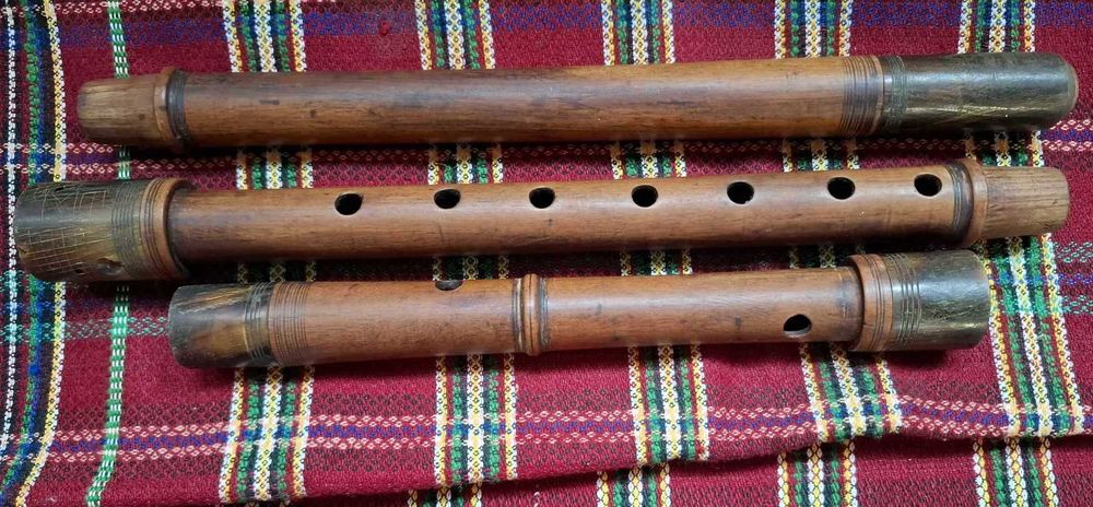 Български триставен кавал.