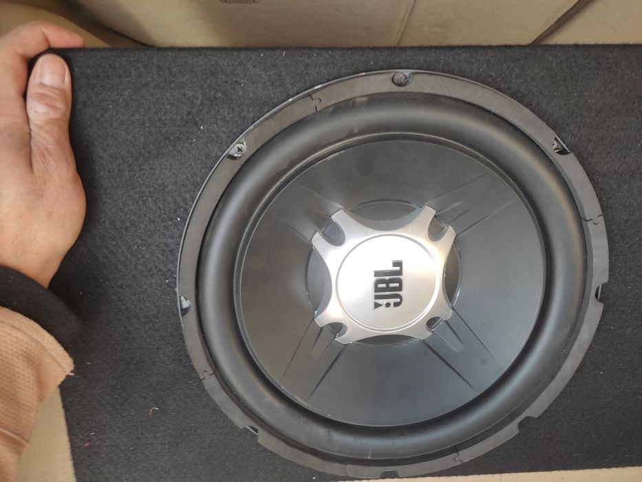 Динамик JBL сотилади. Янгидай жуда Кам ишлаган. Коробсиз.