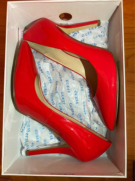 Pantofi rosii cu toc Guess marime 39