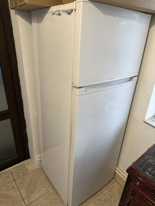 Frigider cu congelator Arctic