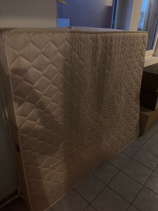 Saltea second hand 160x200 folosita dat in stare ok perfecta pentru urgente situatii camping mobila pat