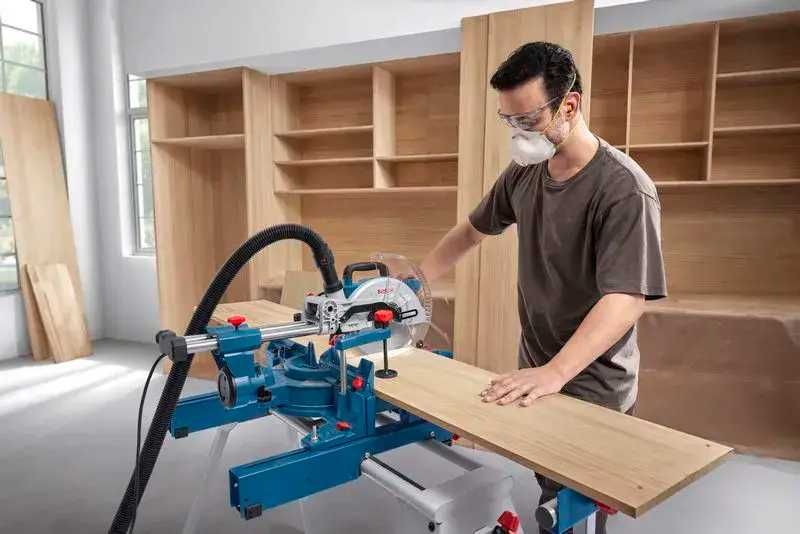 Циркуляр герунг с изтегляне Bosch GCM 305-216 S , 1300 W, 216 мм
