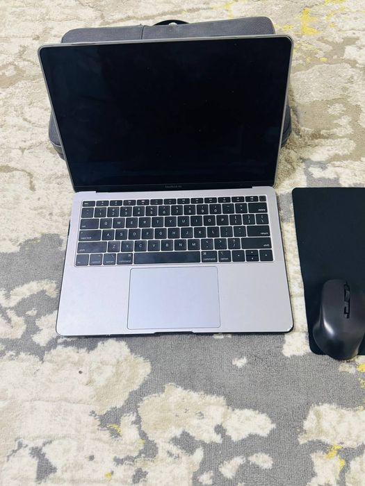 Mac book 2019. Ideal holda