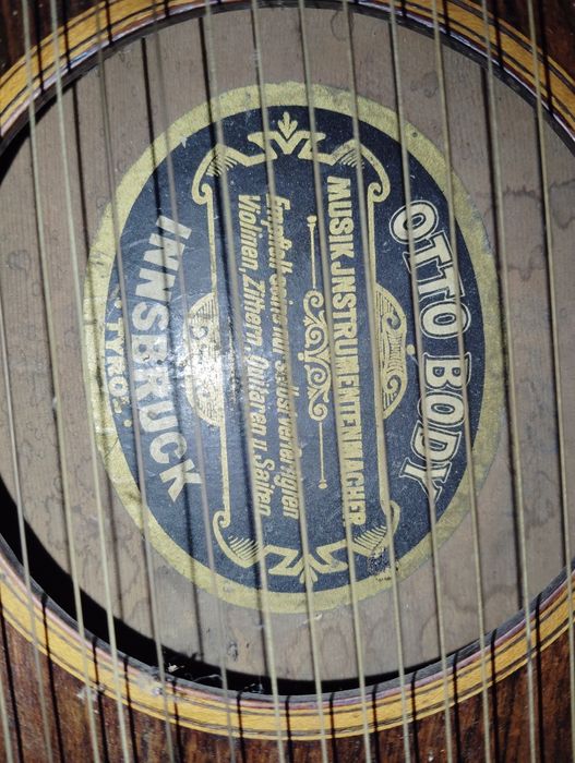 Цитра ,китара електрическа, бас флигорна, тромпет  и. цигулка.