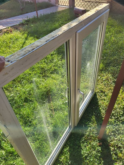 De vanzare, 2 geamuri termopan. Dimensiune 130 cm latime, pe 115 cm, inaltime , iar celalalt 115 inalt  pe 1 00.cm latime
