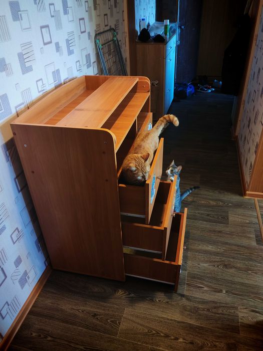 Продам пеленальный столик