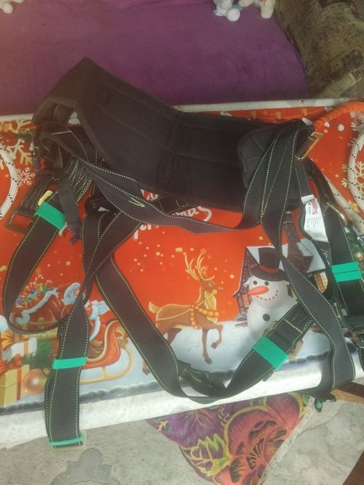 Vând ham si accesorii alpinism