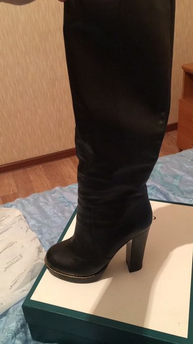 Новые кожаные сапоги баскони