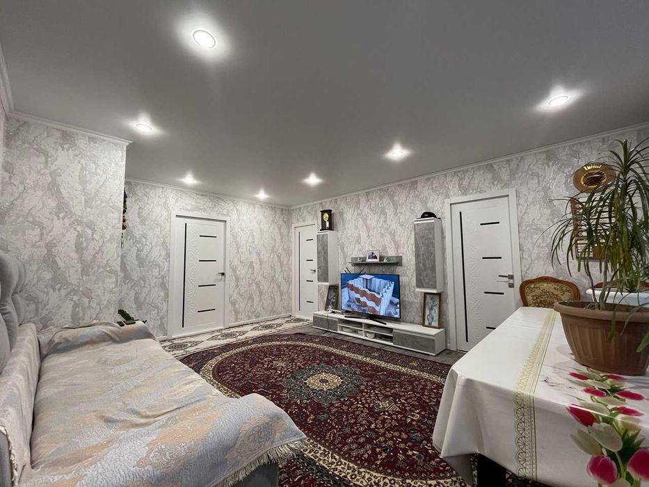 Срочно продам 4 х с ремонтом, 6 мкр, 1 эт.