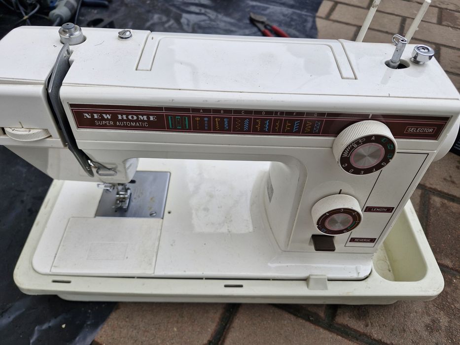 Doua Mașini de cusut , stare perfecta