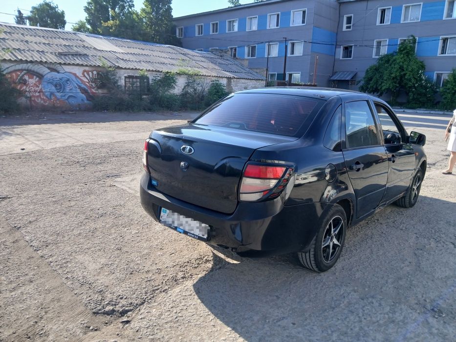 Продам хорошую машину гранту 2012г.