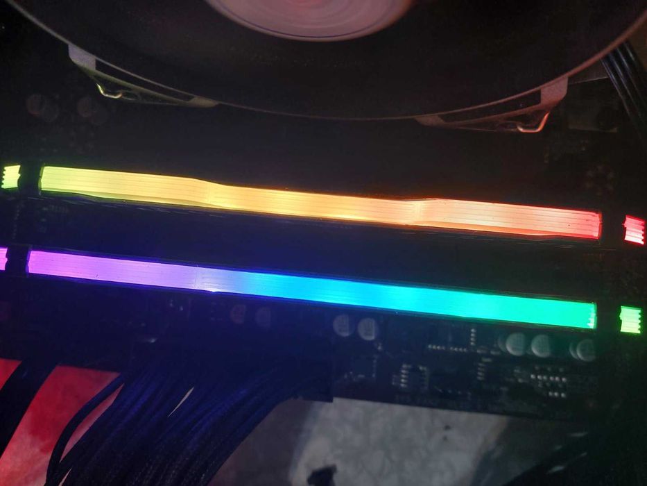 32GB 2666Mhz CL16 - Corsair Vengance RGB PRO