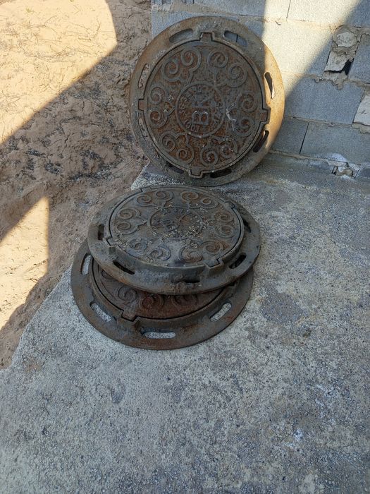 Чугунный люк новый