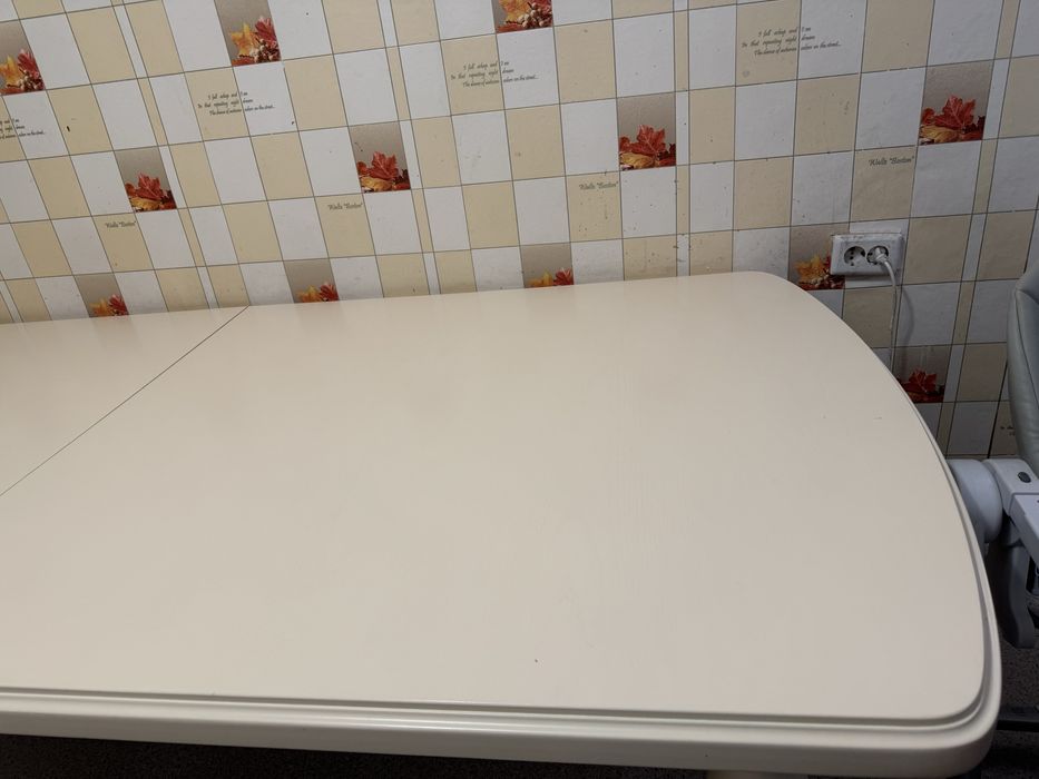 Стол для гостиной (кухня)