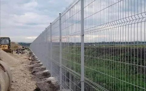 Construim porți la comanda clientului ne deplasăm în toată țara porți din șipcă metalică porți din lamele porți din tablă cutată orice