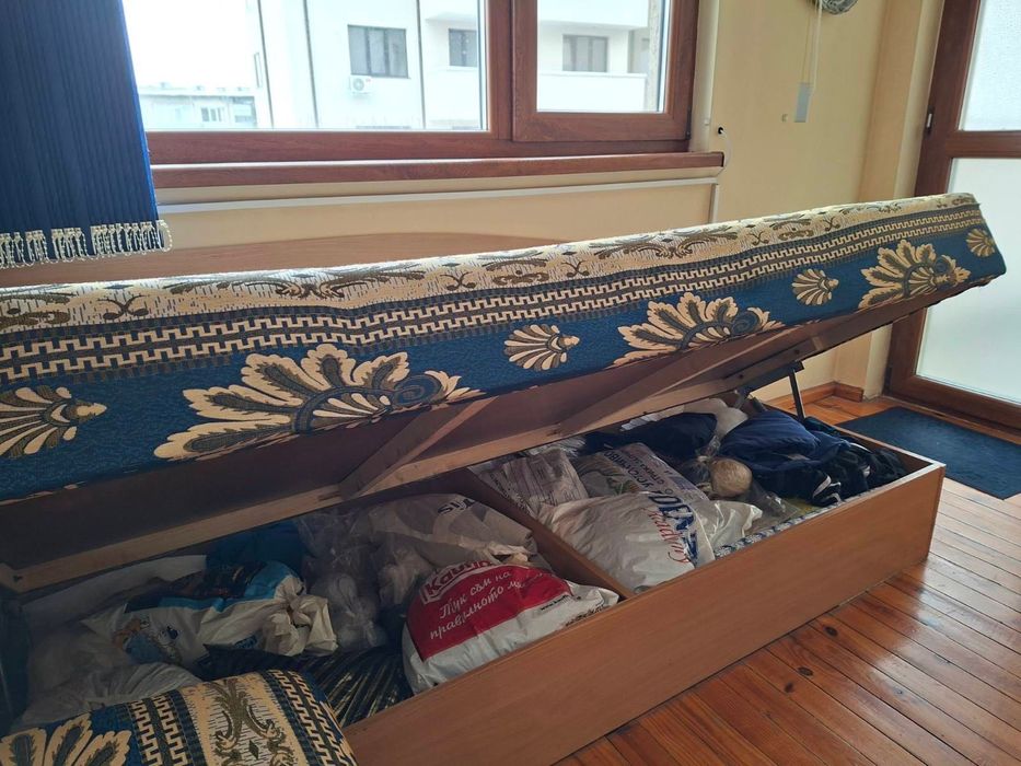 Предлагам единично легло с матраk