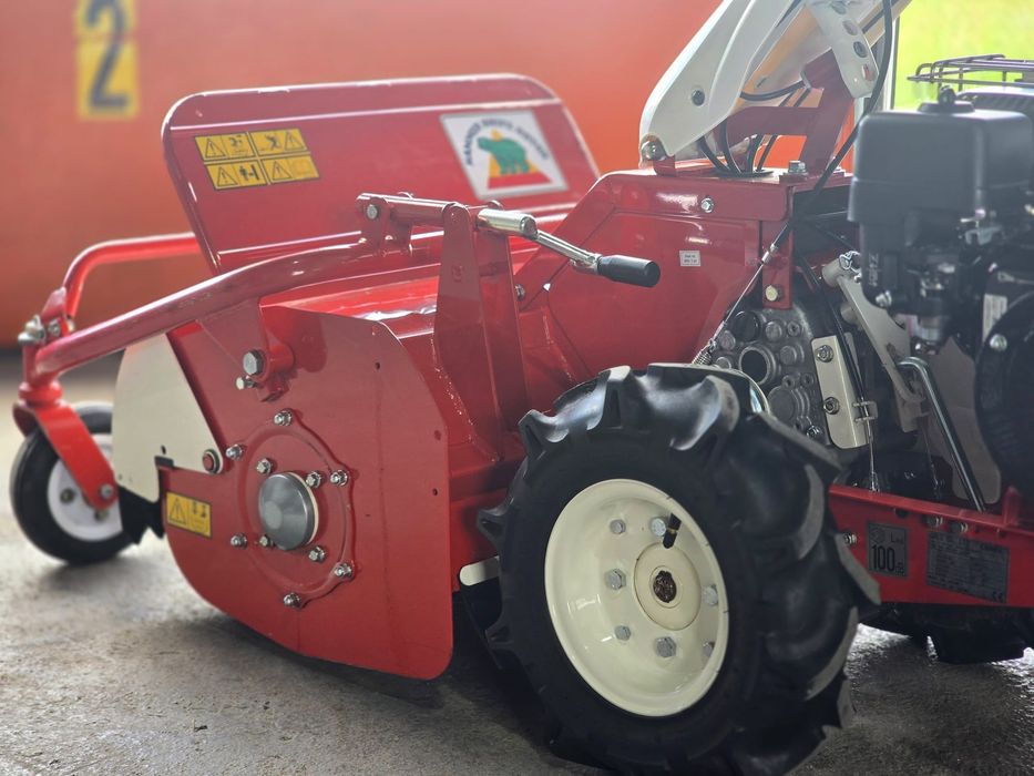 Tocator vegetatie mașină tuns iarbă înaltă Ultra Profesionala Herkules Made in Japan  motor Honda GX  diferențial blocabil 3 viteze ca nou!