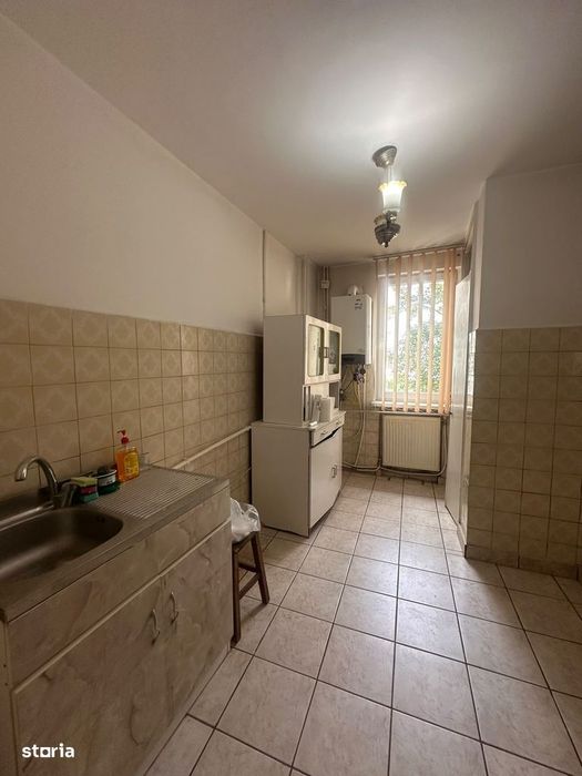 De vanzare apartament 4 camere,2 bai,2balcoane,etj1,zona ultracentrala