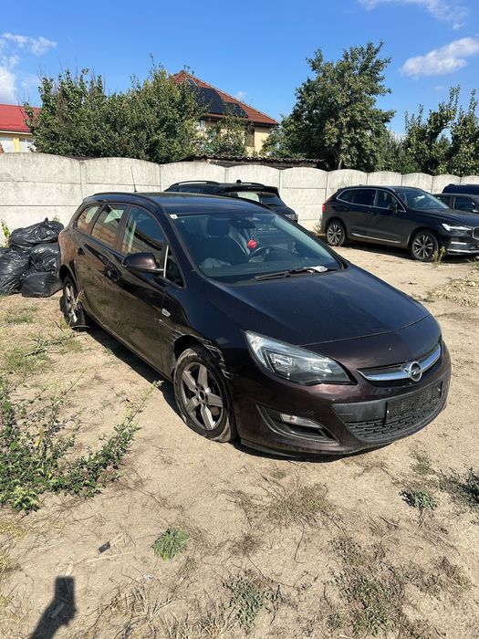 Dezmembrez Opel Astra