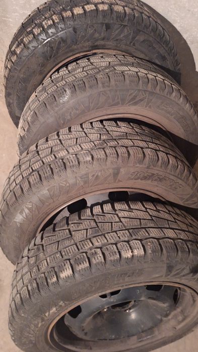 Vând roti iarna Peugeot 207 pe 15