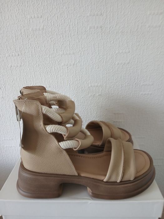 Новые кожаные босоножки OlyPoly 38