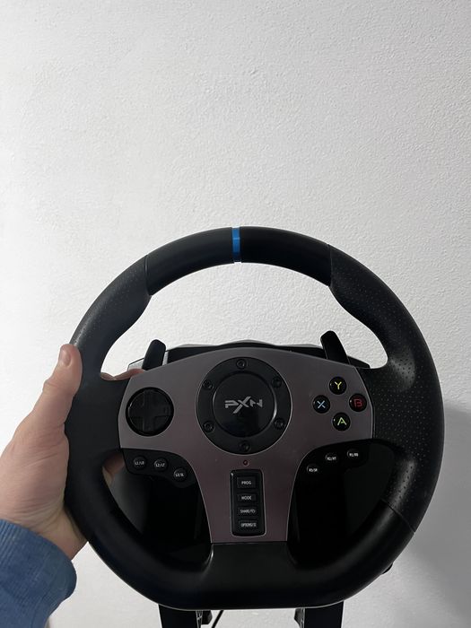 Pachet | PS4 PRO 1TB + Volan PXN V9 + FIFA18