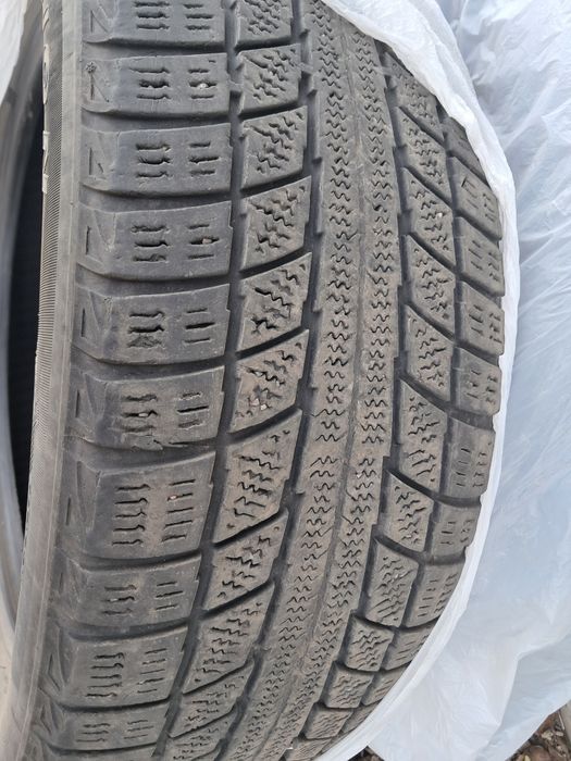 Шины зимний имеется комплект