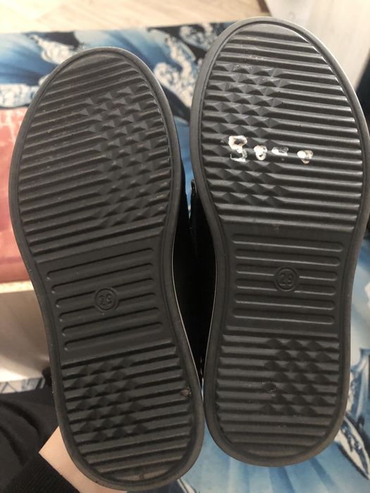 Продам школьные туфли