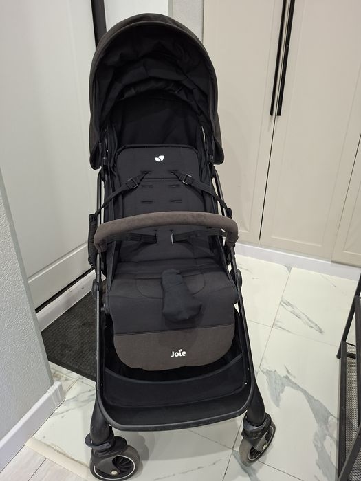 Продам коляску Joie