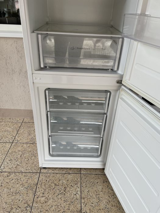 Vand combina frigorifica Indesit
