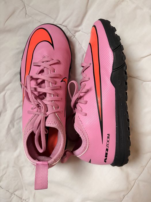 Nike футболни стоножки размер 32
