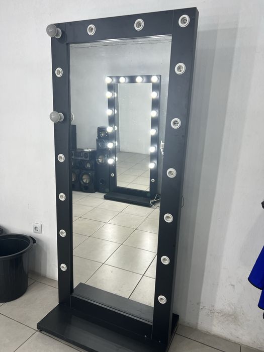 Продаю зеркало для парикмахерской