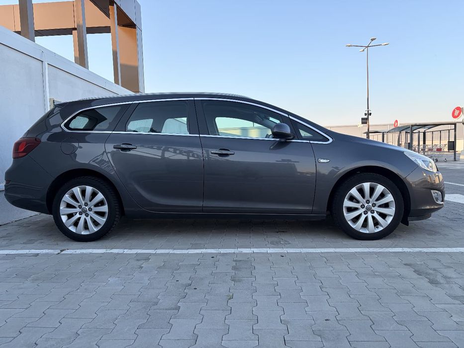 Opel astra J break 1.4 benzina2011