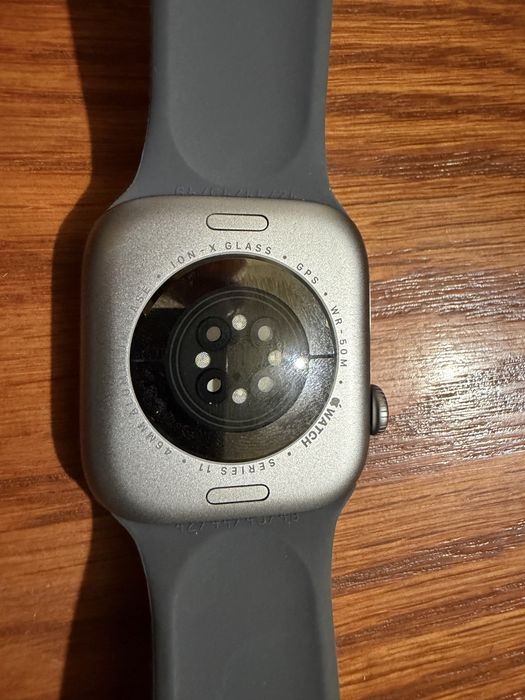 Vand Apple Watch 11 cu sticla sparta