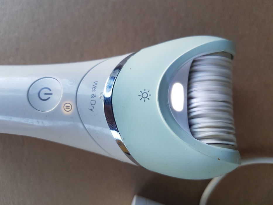 Епилатор Philips BRE620