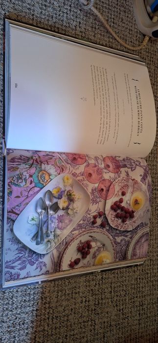 Vând carte Colecție