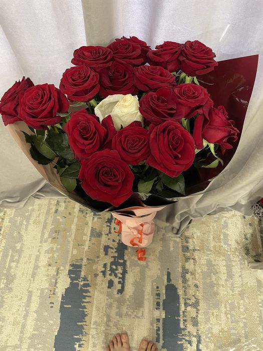 Продам Свежие розы 17 шт меровые