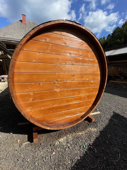 Saună tip butoi pentru exterior