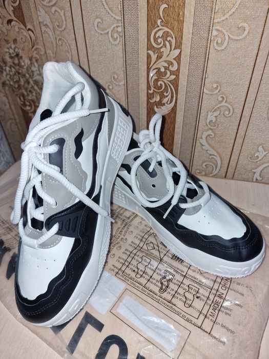 Продам Новые кроссовки