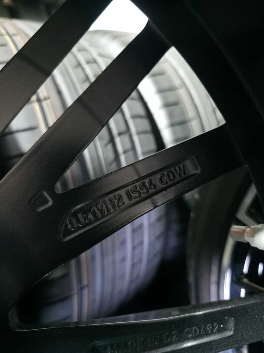 ROTI Complete Jante + Anvelope VARA - 235/35/19 - 5x112 OEM BMW Seria 1 F40 F52 / Seria 2 F44 / X1 X2 - 8J ET 54 - Anvelope PIRELLI !