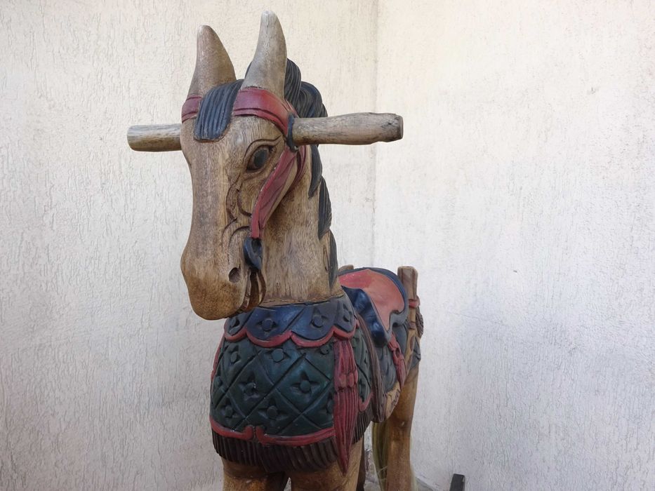 Balansoar interbelic “Calut de lemn” | lemn sculptat si pictat