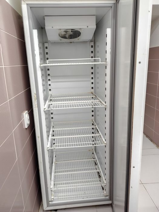 Витринный холодильник