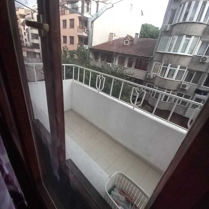 Дава се под наем Двустаен апартамент в Варна, Център - 80 кв.м за 510 € - Снимка #3