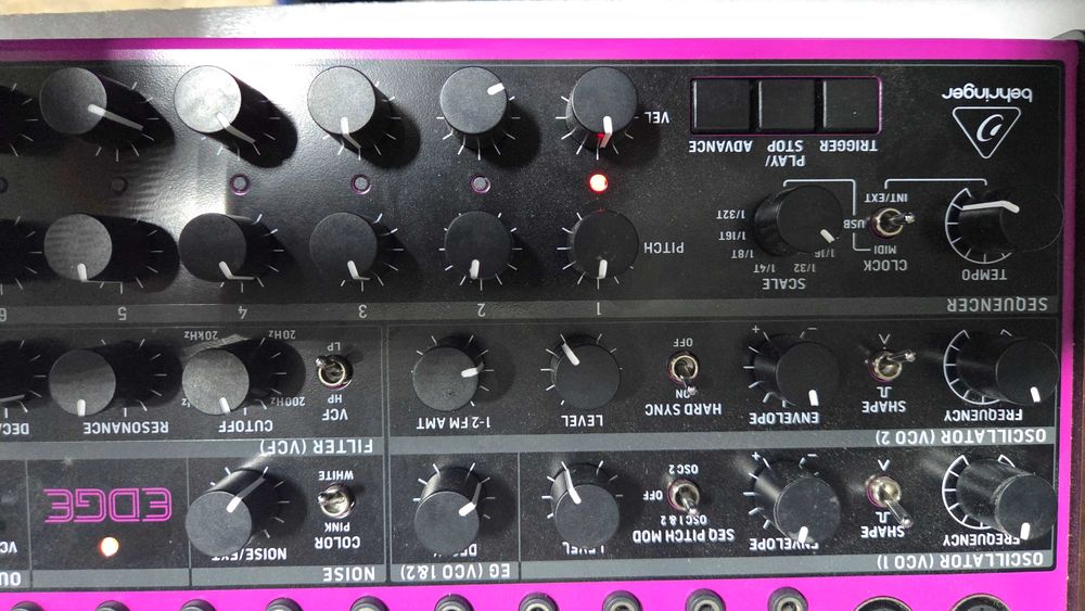 Sintetizator de percuție analogică Behringer Edge