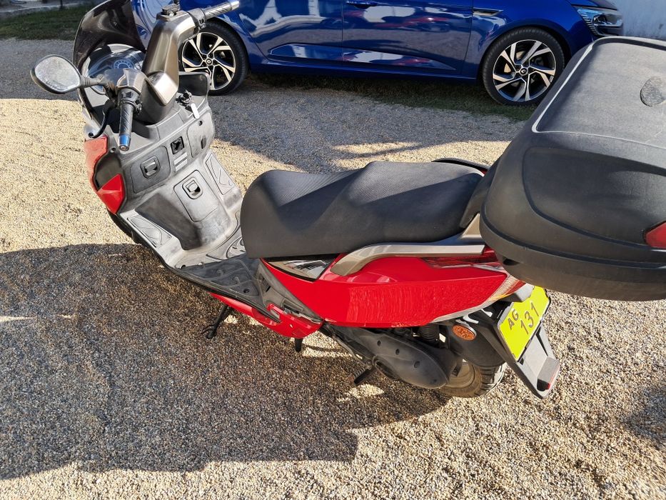 Vând scuter KYMCO