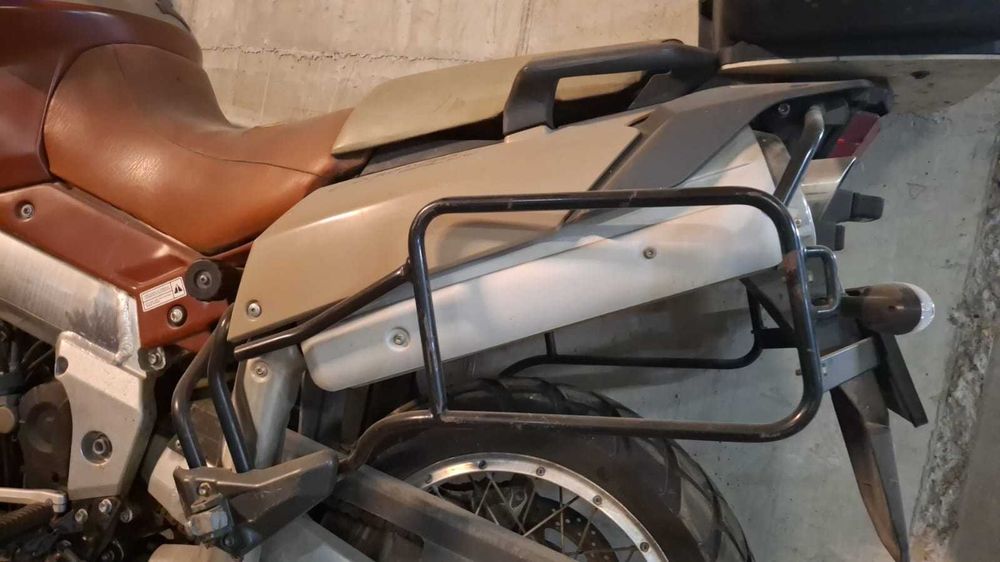 Suport pentru genți laterale moto Aprilia Caponord