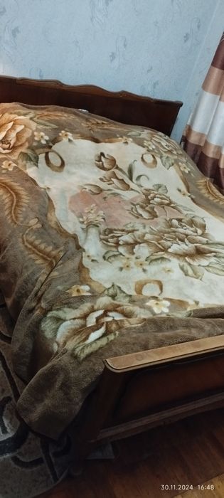 Продаётся трюмо, кравать и две тумбочки