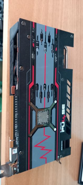 Видеокарта: RX 5600 XT; Процесор: Ryzen 5 3600XT; 120mm AIO Corsair