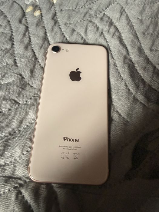 Продам iPhone  8