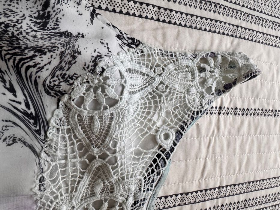 Лека лятна рокля на марката Guess